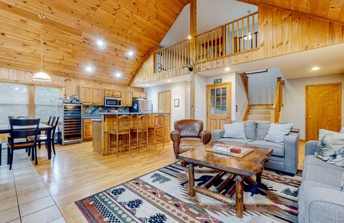 Stratton and Bromley Ski Areas Casa | Beaver Glen | House in Winhall with large deck - near Stratton & Bromley