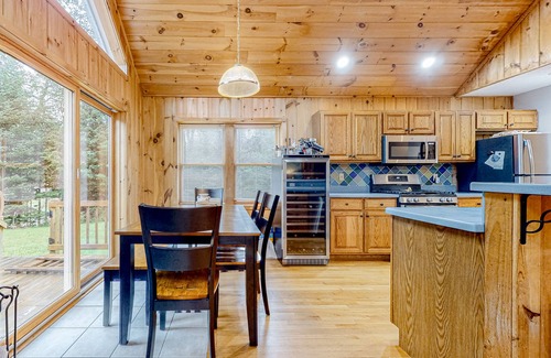 Stratton and Bromley Ski Areas Casa | Beaver Glen | House in Winhall with large deck - near Stratton & Bromley