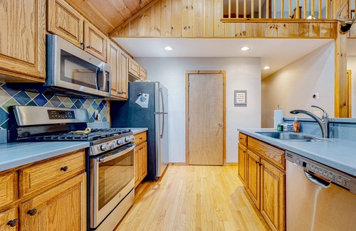 Stratton and Bromley Ski Areas Casa | Beaver Glen | House in Winhall with large deck - near Stratton & Bromley