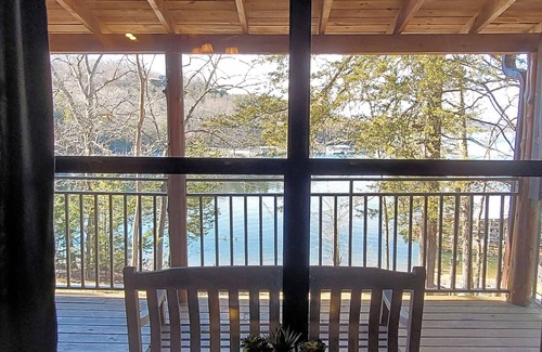 Sylvan Shores Cabina | Beaver Lake Cabin on the Waterfront with Boat Dock & Swim Deck