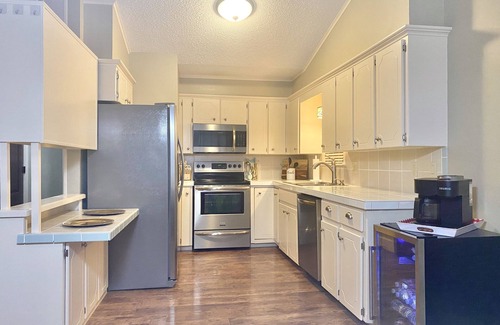 Rogers Casa | Beaver Lake Front! Hot-Tub! Private Gated Oasis!