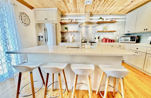 Prairie Creek Casa | Beaver Lake Modern Getaway, Remodeled Lakehouse