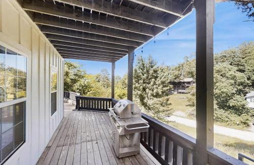 Rogers Casa | Beaver Lake Pool House
