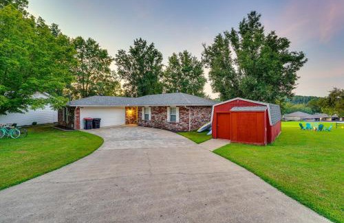 Springdale Casa | Beaver Lake Retreat with Deck Paddle, Bike, Relax!