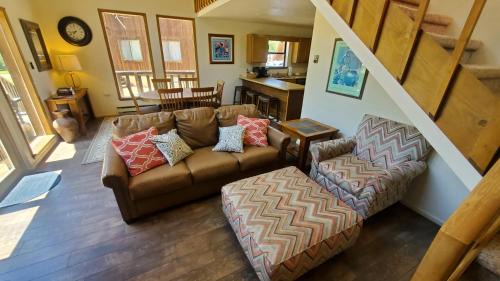 Red River Casa | Beaver Lodge on the River - On the River - Near Copper Chair Lift - WiFi - Cable - Walk to Main Street - Grill - Wood Burning Fi
