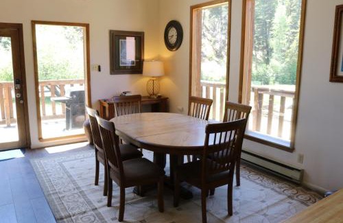 Red River Casa | Beaver Lodge on the River - On the River - Near Copper Chair Lift - WiFi - Cable - Walk to Main Street - Grill - Wood Burning Fi