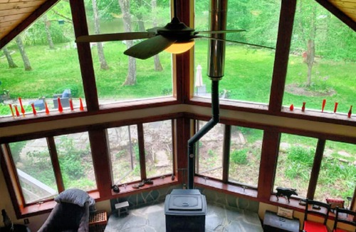 East Branch Casa | Beaverkill river front fly fishing cozy cabin hideaway.