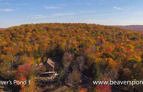 Wentworth-Nord Chalet De Esquí | BEAVERS POND I, casa de estilo rústico con vista frente al mar