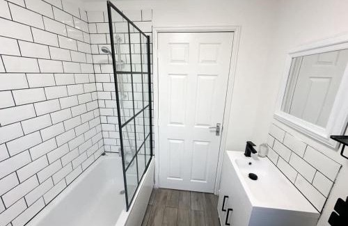 Middlesbrough Casa | Beck House by Blue Skies Stays