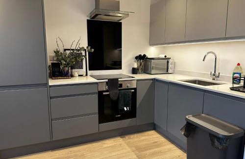Penge and Cator Casa | BECKENHAM- Large ONE DOUBLE Bedroom APARTMENT With En-suite SOLE USE