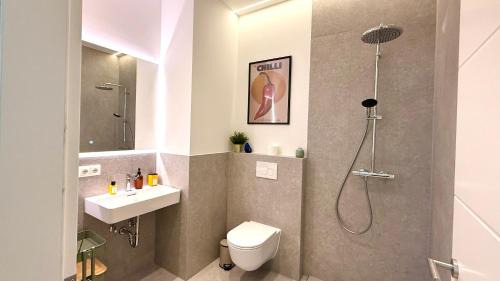 Berg am Laim Apartamento | BeckHomes Munich, 210 QM, 20 Guests, 7 BR, 3 stylish central separable apartments or one large unit