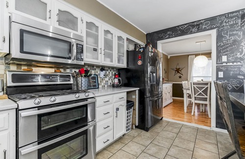 Gladstone Casa | Becky & Marvels 420 Stay (Private Room)