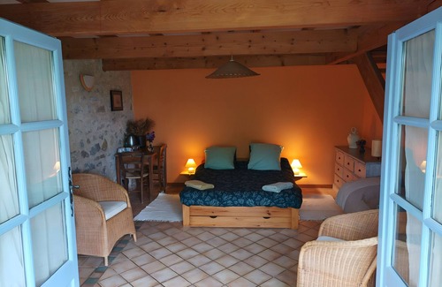 Saint-Etienne-les-Orgues Cama Y Desayuno | Bed and Breakfast 'Chambre' with Private Terrace, Shared Garden and Wi-Fi