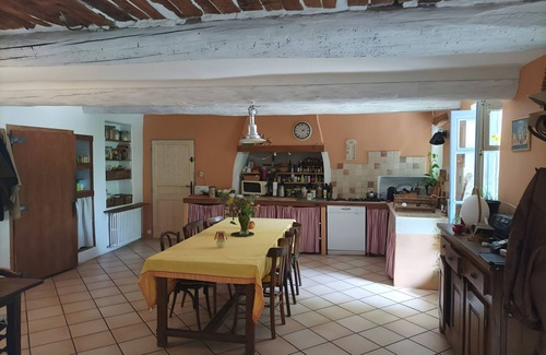 Saint-Etienne-les-Orgues Cama Y Desayuno | Bed and Breakfast 'Chambre' with Private Terrace, Shared Garden and Wi-Fi