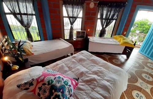 Titiribi Cama Y Desayuno | Bed and bath at Villacarolina