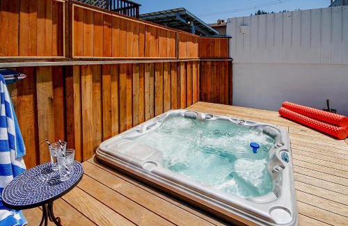 Guerneville Casa | Bed and Biscuit