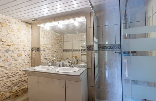 Auriac-du-Perigord Cama Y Desayuno | Alojamiento y desayuno "Chambre Bleuet" con terraza y jardín compartidos