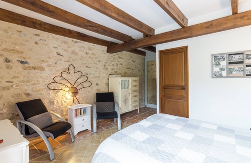 Auriac-du-Perigord Cama Y Desayuno | Alojamiento y desayuno "Chambre Chardon" con terraza y jardín compartidos