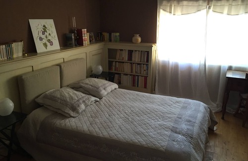 Laudun Cama Y Desayuno | Alojamiento y desayuno en una hermosa granja de seda - dormitorio 1