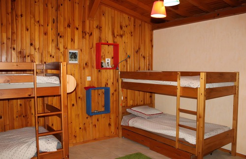 Hotonnes Cama Y Desayuno | Bed and Breakfast 'Chez Louve Bleue Chambre Côté Ruche' with Mountain View, Shared Terrace and Wi-Fi