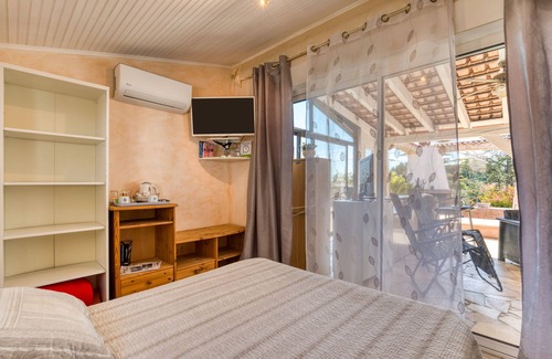 Saint-Drezery Cama Y Desayuno | Bed and Breakfast 'Chez Gaston' with Private Pool, Wi-Fi and Air Conditioning