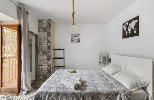 Seiano Cama Y Desayuno | Alojamiento y desayuno 'Camera Claudius In Villa Vista Mare' con terraza compartida y Wi-Fi