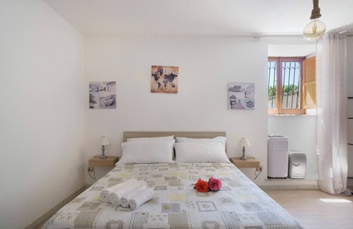 Seiano Cama Y Desayuno | Alojamiento y desayuno 'Camera Aaron In Villa Vista Mare' con terraza compartida y Wi-Fi