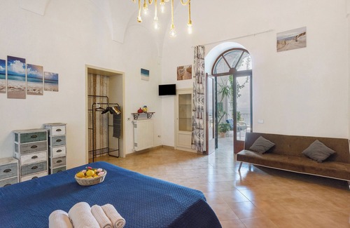 Seiano Cama Y Desayuno | Alojamiento y desayuno 'Camera Tiberio In Villa Vista Mare' con terraza compartida y Wi-Fi