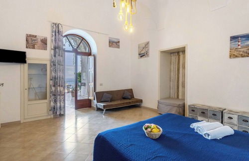 Seiano Cama Y Desayuno | Alojamiento y desayuno 'Camera Tiberio In Villa Vista Mare' con terraza compartida y Wi-Fi