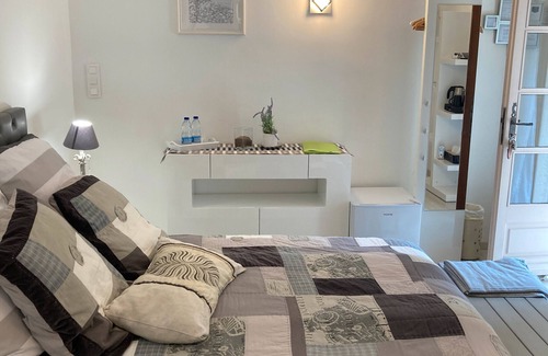 Puget Cama Y Desayuno | Bed and Breakfast 'La Réglisse' with Shared Pool, Wi-Fi and Air Conditioning
