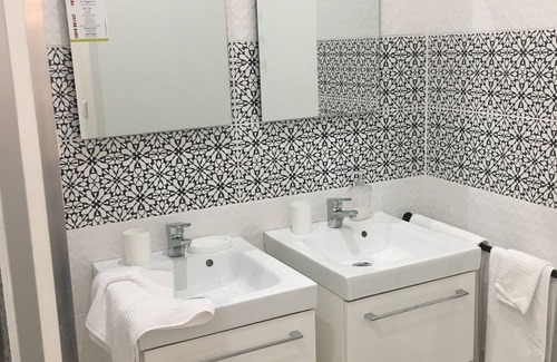 Puget Cama Y Desayuno | Bed and Breakfast 'La Réglisse' with Shared Pool, Wi-Fi and Air Conditioning