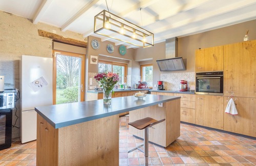 Concarneau Cama Y Desayuno | Alojamiento y desayuno 'Madame De Maintenon' con terraza compartida, jardín compartido y Wi-Fi