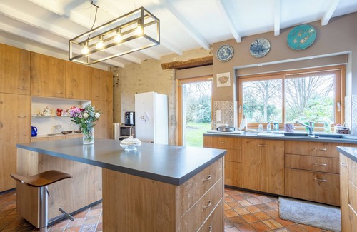 Concarneau Cama Y Desayuno | Alojamiento y desayuno 'Madame De Maintenon' con terraza compartida, jardín compartido y Wi-Fi