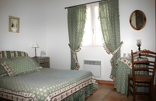 Estezargues Cama Y Desayuno | Bed and Breakfast 'Provence' con terraza compartida, jardín compartido y Wi-Fi