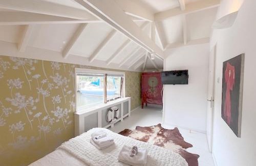 IJplein en Vogelbuurt Alquiler De Eote | Bed and breakfast private accommodation at Amsterdam Houseboat