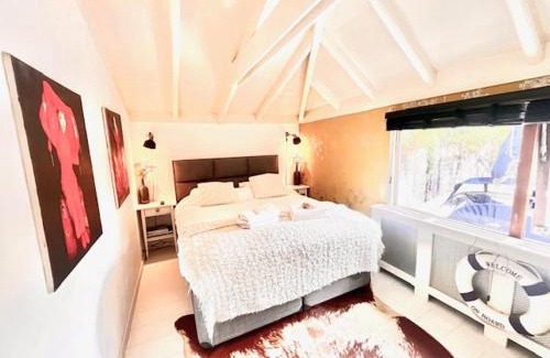 IJplein en Vogelbuurt Alquiler De Eote | Bed and breakfast private accommodation at Amsterdam Houseboat