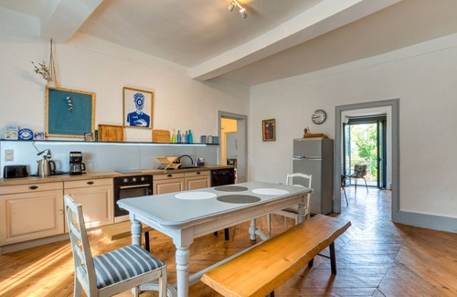 Saint-Andre-de-Sangonis Cama Y Desayuno | Bed and Breakfast 'Chambre' with Shared Pool, Shared Garden and Wi-Fi