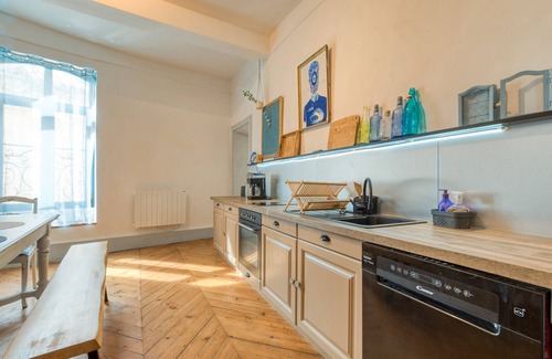 Saint-Andre-de-Sangonis Cama Y Desayuno | Bed and Breakfast 'Chambre' with Shared Pool, Shared Garden and Wi-Fi