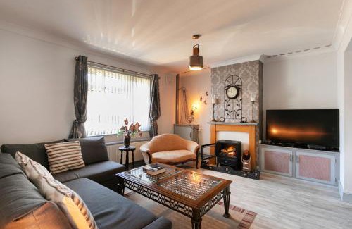 Newark Casa | BED AT BOWBRIDGE Spacious house and parking