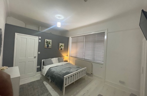 Poole Casa | Bed & Breakfast - 2 Double Rooms With Ensuites