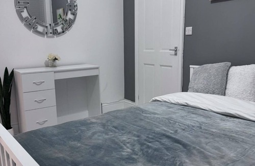Poole Casa | Bed & Breakfast - 2 Double Rooms With Ensuites