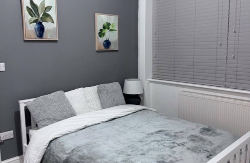 Poole Casa | Bed & Breakfast - 2 Double Rooms With Ensuites