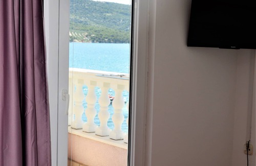 Poljica Cama Y Desayuno | Bed & Breakfast by the Beach