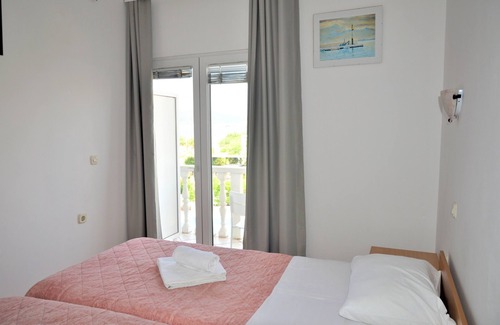 Poljica Cama Y Desayuno | Bed & Breakfast by the Beach