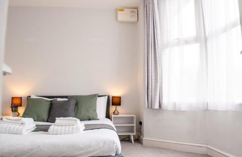 Kempston Apartamento | Bedford Road Garden Apartment with Free Parking, WiFi and Netflix