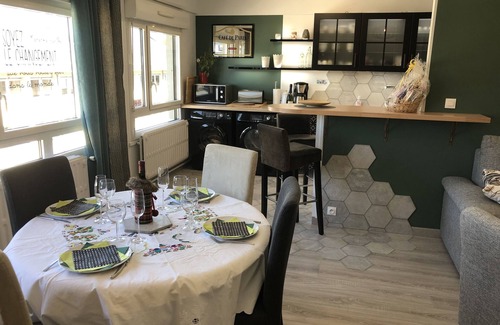 Hincmar Apartamento | BedinReims Superb 70m² 2bedroom +free park/wifi Ideal for 2 adults and 3 children