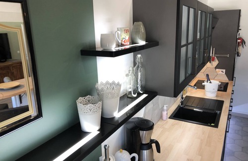 Hincmar Apartamento | BedinReims Superb 70m² 2bedroom +free park/wifi Ideal for 2 adults and 3 children