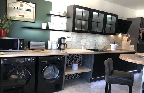 Hincmar Apartamento | BedinReims Superb 70m² 2bedroom +free park/wifi Ideal for 2 adults and 3 children