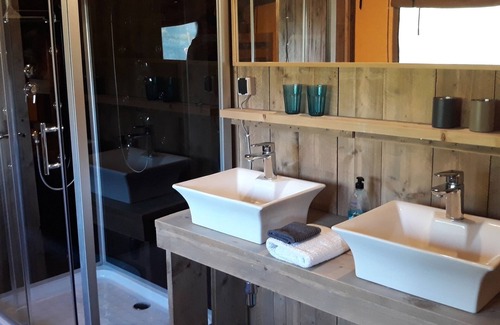 Malinha Cabina | Bedouine style glamping lodge in mini resort.