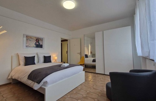 Hettange-Grande Villa | Individual-Ciudad-Baño compartido-Vista al Jardín-4 Pérou
